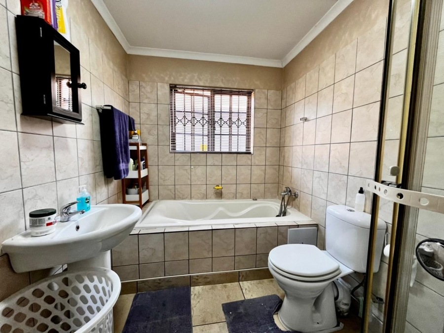 3 Bedroom Property for Sale in Waterval East North West